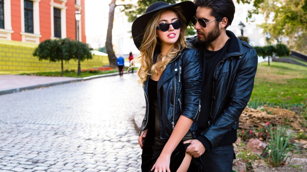 4 Zodiac Signs Who Express Love in the Most Sensual Ways